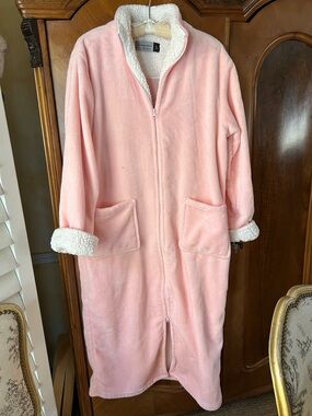 Alexander Del Rosa Cozy Pink Fleece Zip Robe with Sherpa Trim Sz L